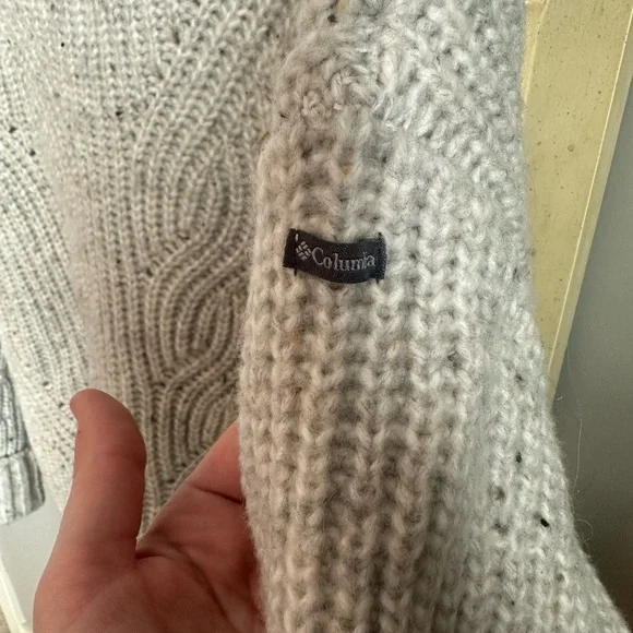 Columbia Women’s Wool Blend Cable Knit Mock Neck Sweater size large - Picture 3 of 8